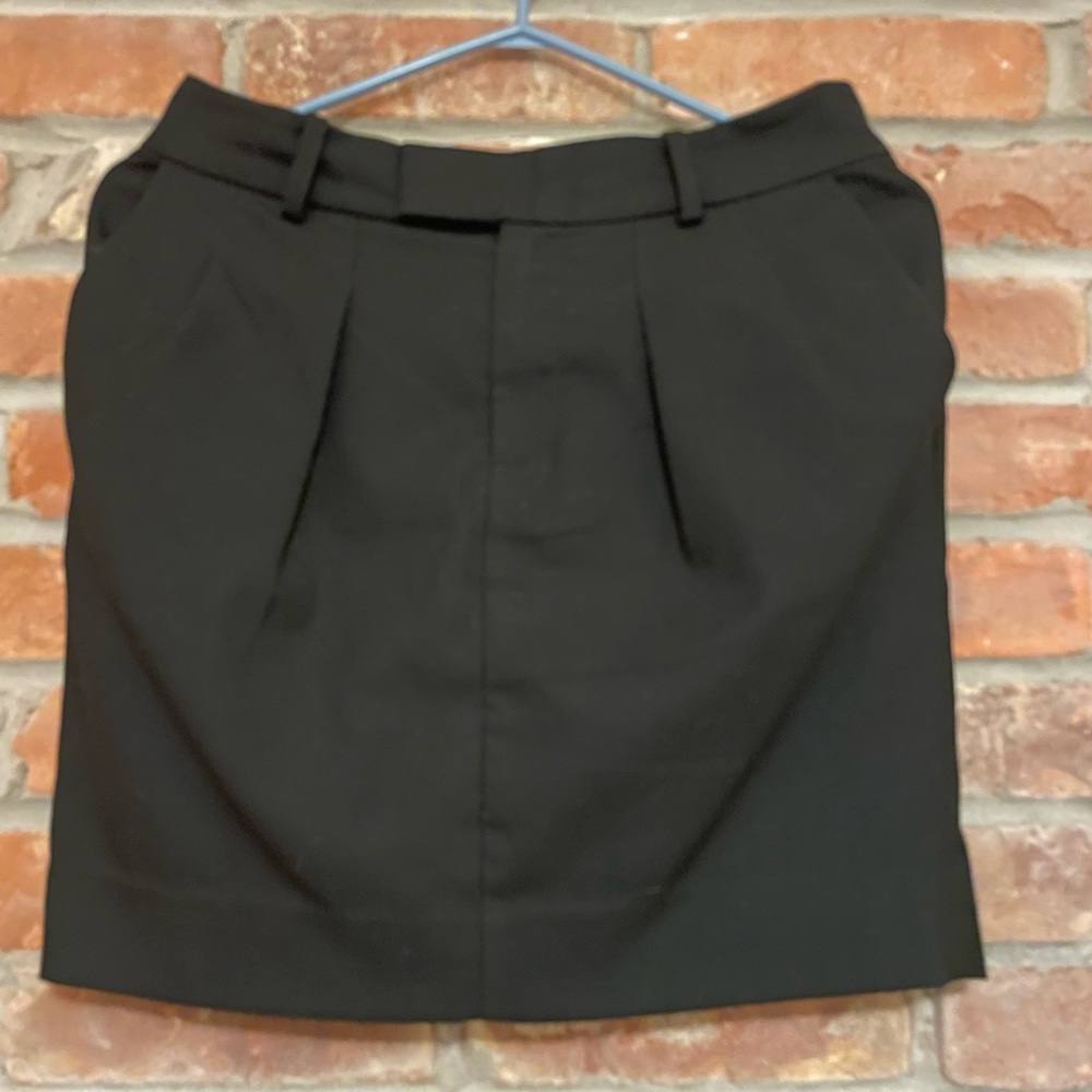 GAP classic black miniskirt.